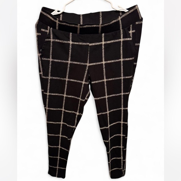 Torrid Black Plaid Pixie Leggings - Picture 1 of 4
